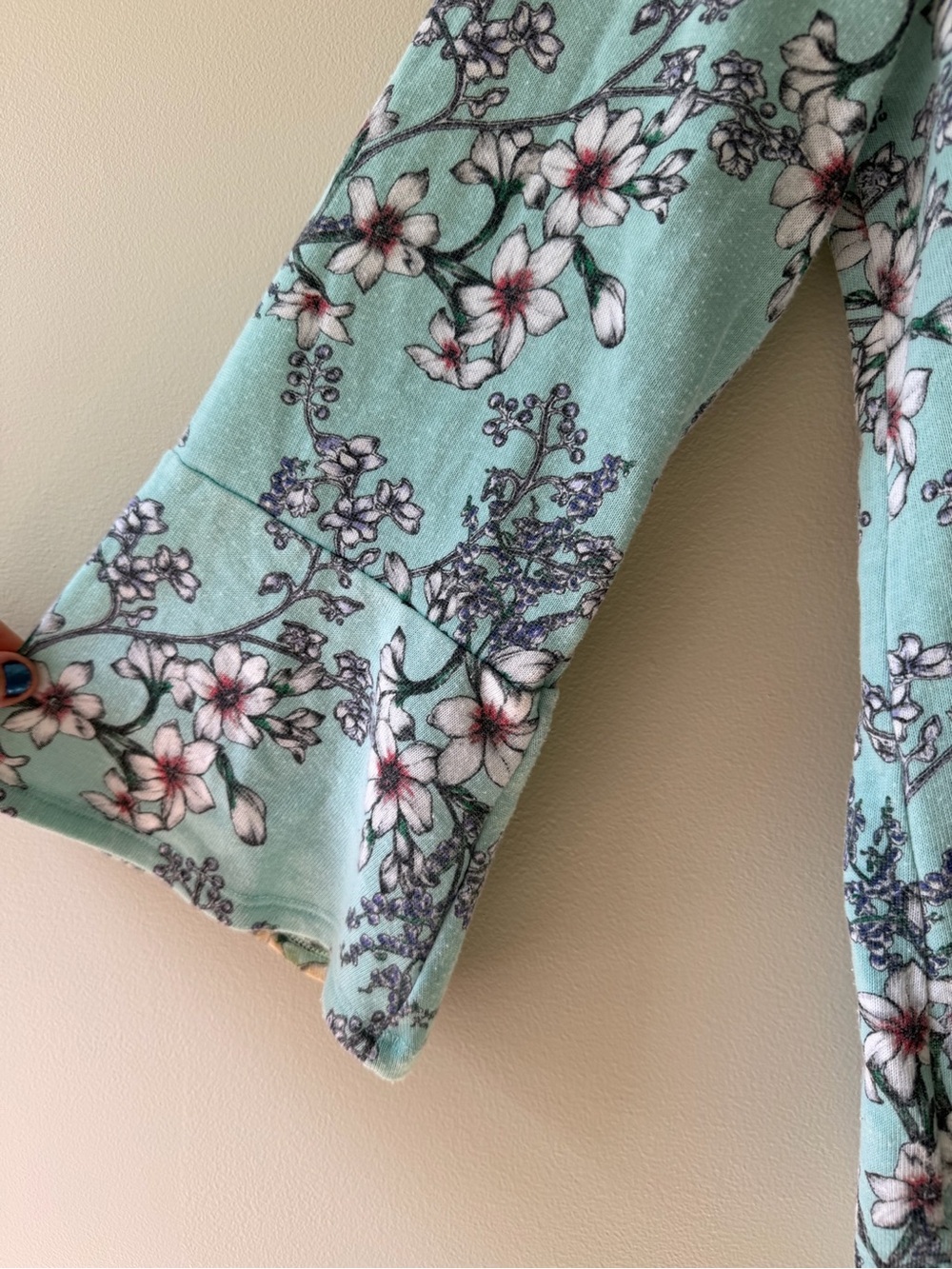 Liz Claiborne Light Blue Floral Long Sleeve Top - Picture 4 of 6
